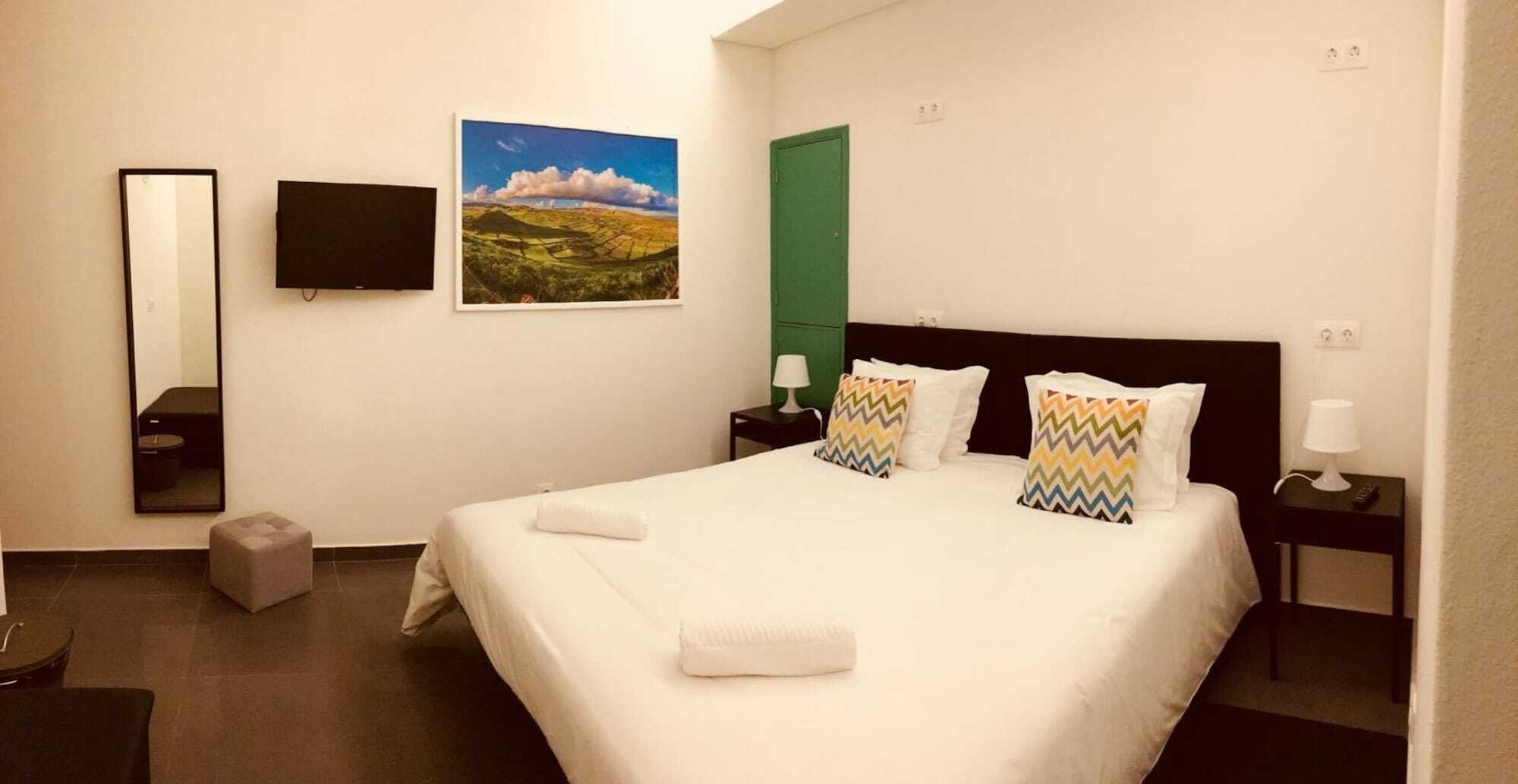 Globo Happy Hostel Angra do Heroísmo Eksteriør bilde